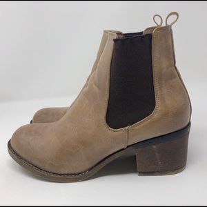 Maurices Bella Heeled Ankle Boots 8